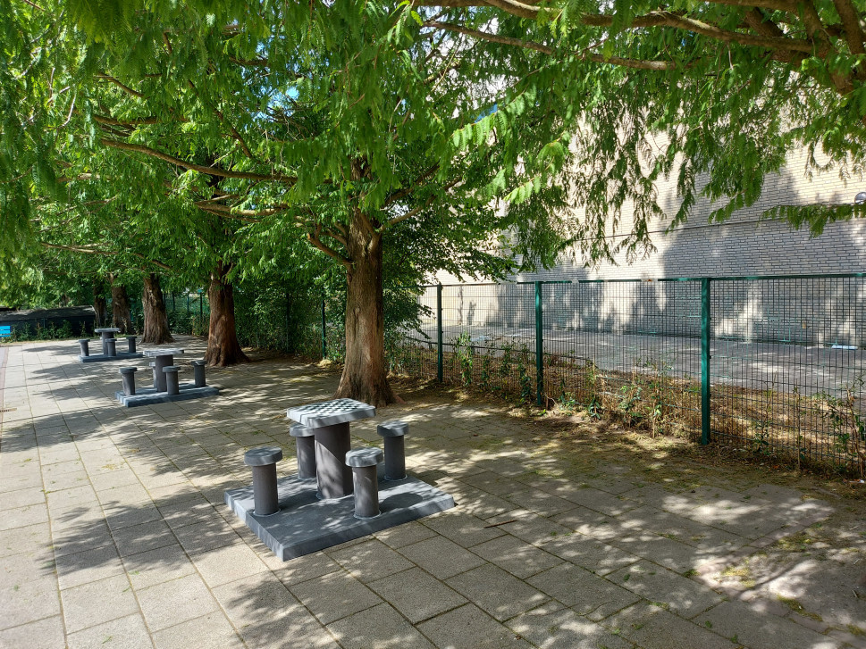 Tables de ping-pong, Ensembles pique-nique et Bancs